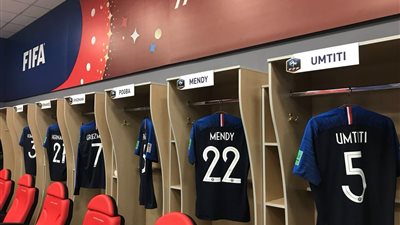 زي منتخب فرنسا بغرفة خلع الملابس قبل مواجهة أستراليا (صور)