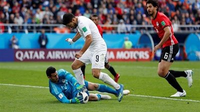 صحيفة فرنسية تشيد بتألق الشناوي أمام أوروجواي في كأس العالم