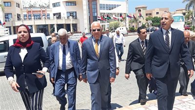محافظ بورسعيد يشهد مناقشة مشروعات تخرج طلاب الأكاديمية البحرية (صور)