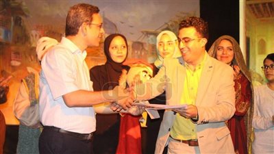 طلاب جامعة القاهرة يعرضون مسرحية «على كوجيا» (صور)