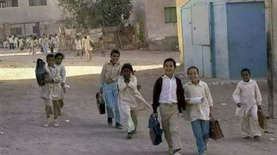 غضب أباء طلاب معهد بني عبيد الإعدادى الازهرى لعدم تسلم أبنائهم للكتب