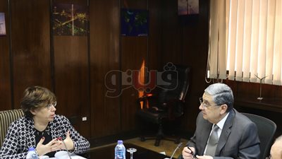 شاكر يبحث سبل التعاون مع وفد من هيئة كهرباء فرنسا «EDF»