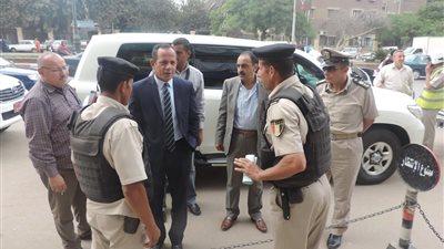 بالصور.. مدير أمن الغربية يتفقد خدمات تأمين البنوك بطنطا