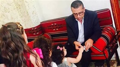 طلب غريب لأب يعطي أطفاله «العيدية» يثير ضجة (صور)