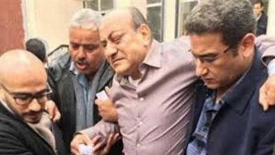 إخلاء سبيل المتهمين في واقعة هشام جنينة.. «شرنوخ»: نطيت من العربية.. والتقرير الطبي يثبت إصابته بالقدم.. والمستشار يذهب للنيابة بسيارة إسعاف ويدلي بأقواله جالسا على كرسي متحرك