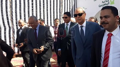 بالصور.. وزير الاتصالات ومحافظ قنا يفتتحان قرية دندرة بعد تطويرها