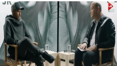 نيمار يضع قدمه في وجه عمرو أديب خلال حواره