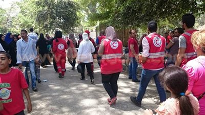 بالصور.. مشاهد من احتفالات المصريين بشم النسيم.. الهلال الأحمر يجوب حديقة الحيوان..الشرطة النسائية تنتشر بوسط البلد.. أهالي العريش يحتفلون على ساحل البحر.. ومحافظ القاهرة يلتقط «السيلفي» بال