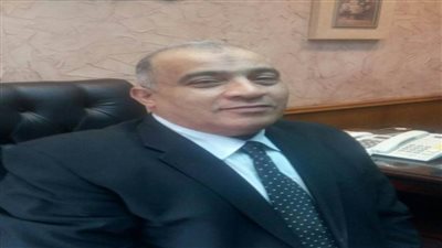 نجاة رئيس قطاع المتخصصة من حادث احتراق سيارته (صور)