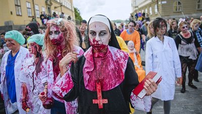 بالصور.. مسيرة للزومبي بالعاصمة السويدية