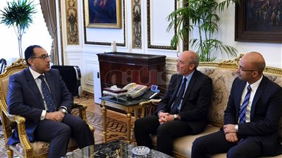 مدبولي يلتقي رئيس شركة «أورانج» العالمية (فيديو)