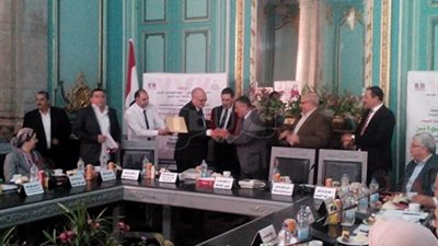 تسليم جوائز مسابقة أفضل كلية ومعهد بجامعة عين شمس