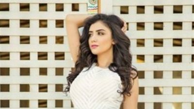 مي عمر تخضع لجلسة تصوير «مبهجة» مع خالد فضة