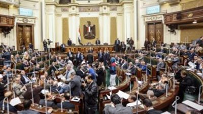 نواب المحلة وسمنود يتعهدون بدراسة مطالب عمال غزل المحلة خلال أسبوع