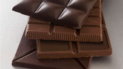 أستاذ تغذية: الأسماك الزيتية والشيكولاتة الداكنة لتجنب الزهايمر