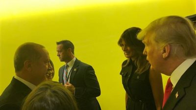 أردوغان يمارس حيلة للقاء ترامب في «ممر» بالأمم المتحدة (صور)