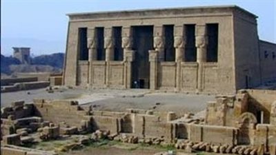 تفتيش الصحفيين أثناء زيارة وزير الاتصالات لمعبد دندرة