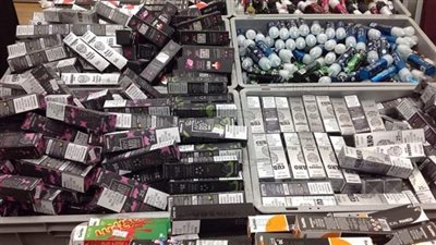 ضبط سجائر وشيش إلكترونية قيمتها 3.5 مليون جنيه بجمارك سفاجا