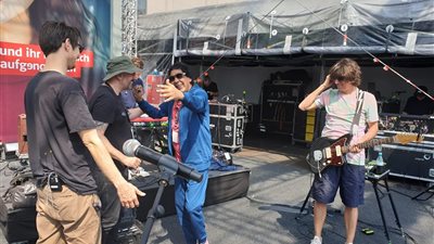 الاستعدادات الأولى لحفل محمد منير بألمانيا (صور)