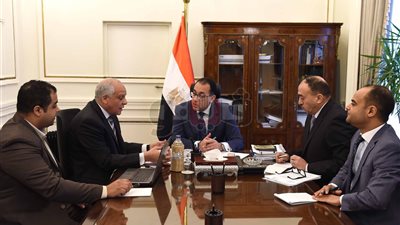 مدبولي يوجه بسرعة الانتهاء من منظومة الجمع المنزلي للقمامة (فيديو)