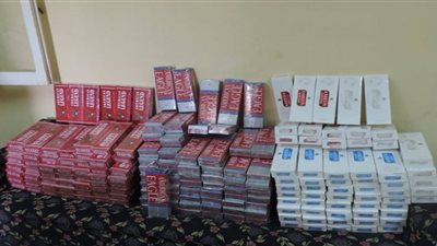 ضبط 300 علبة سجائر مهربة من الجمارك بالغردقة