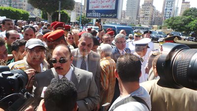 بالفيديو.. محافظ الإسكندرية يلتقي أهالي منطقة محطة مصر لسماع شكاواهم