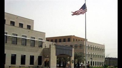 السفارة الأمريكية في بغداد تخلي عشرات الموظفين المدنيين
