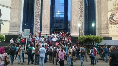 أيمن عبد التواب يكتب: نعم الصحفيون «على راسهم ريشة».. القانون منح «الحصانة» للصحفي بـ«ضوابط».. اقتحام النقابة «فضيحة عالمية».. «الداخلية» ترد الجميل ل