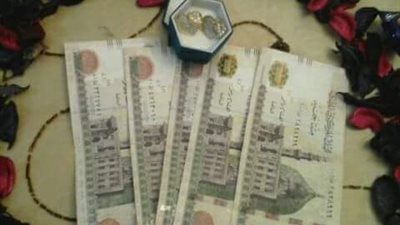 بالصور.. زوج مصري يفاجئ زوجته بعيدية غير متوقعة