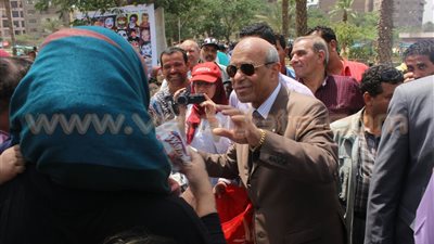 محافظ القاهرة للمواطنين: «الله يرضى عليكم.. متكتروش من أكل الفسيخ»