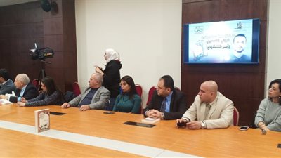 رغم اعتقاله.. باسم خندقجي يوقع روايته في معرض الكتاب (صور)