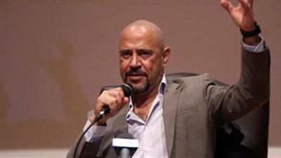 مصدر: غياب أشرف عبد الباقي عن زفاف خاطر لسفره إلى أمريكا