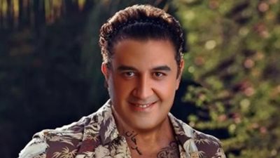 خالد سرحان يسخر من اسم ألبوم «عمرو دياب»: شوفتوني وأنا هضبة