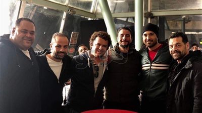 أحمد عز والفيشاوي ومحمد ممدوح في كواليس «أولاد رزق 2» (صورة)