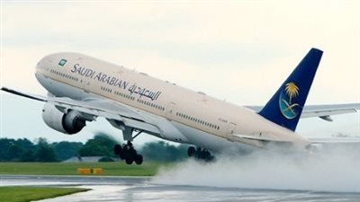 الخطوط السعودية تسير 10 رحلات لنقل 3 آلاف و400 معتمر بمطار القاهرة