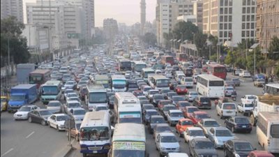 زحام مروري في صلاح سالم بسبب كسر ماسورة مياه