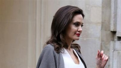 أنجلينا جولي تتألق في الإليزيه