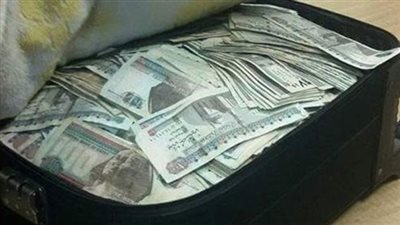 مجند يعيد حقيبة بداخلها 93 ألف جنيه لمواطن فقدها في محطة مترو العتبة