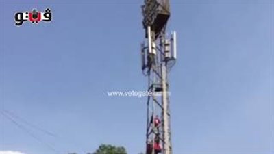 بالفيديو والصور..جماهير الأهلي تعتلي أعمدة الإضاءة في التتش