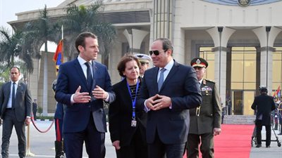 متحدث الرئاسة يستعرض توديع السيسي لنظيره الفرنسي (صور)