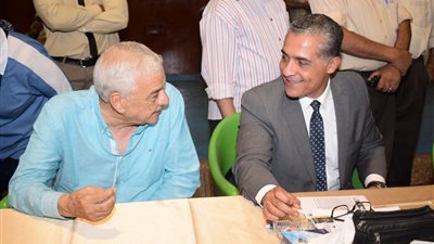 بالصور.. الزهور يعتمد اللائحة الاسترشادية لعدم اكتمال النصاب القانوني