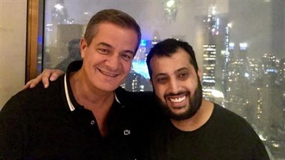 عمرو دياب يتضامن مع «تركي آل الشيخ»: فريق النجاح