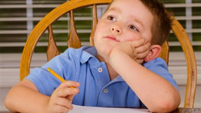 لسنة أولى مدرسة.. أسرار ترغيب طفلك في المذاكرة