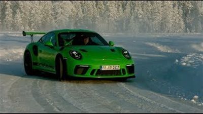 بورشه تستعرض المحرك الأمامي لسيارتها 911 GT3 RS (فيديو)