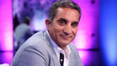 باسم يوسف يستنكر اتهام عمرو بدر ومحمود السقا بحيازة أسلحة