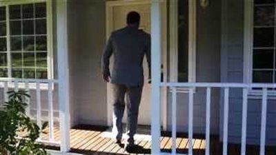 بالفيديو.. شاهد توتر وقلق الرجل قبل موعده الغرامي الأول