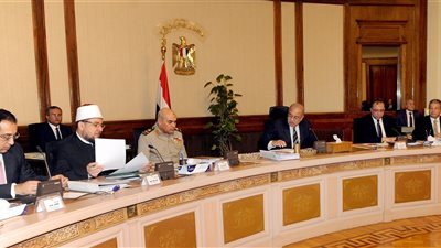 5 ملفات على أجندة اجتماعات الحكومة بعد العيد.. حلول لتشغيل الأتوبيس النهري.. وإنشاء وكالة الفضاء المصرية.. الانتهاء من دراسة إنشاء مكاتب خدمات المواطنين.. و«المناطق الصناعية» تقدم تقريرا لـ&
