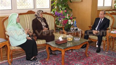 بالصور.. محافظ دمياط يلتقي رئيس المديريات المالية