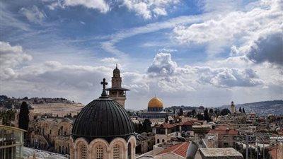 800 حاج قبطي يغادرون مطار القاهرة إلى القدس خلال يومين