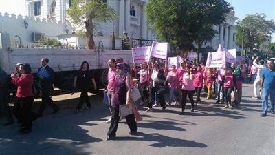 مسيرة لمكافحة سرطان الثدي في المنيا
